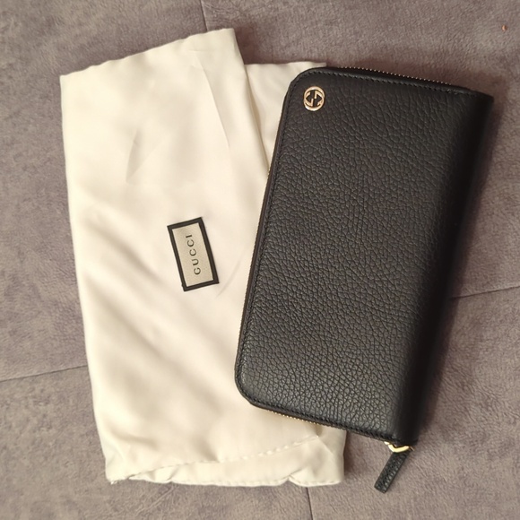 Authentic Gucci Zip over Wallet - Picture 2 of 12